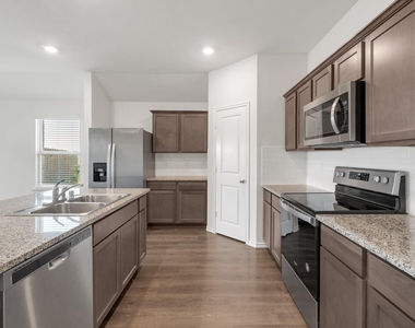 1000 Homestead Lane - Photo Thumbnail 8