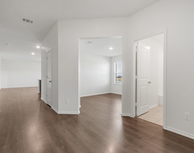 1000 Homestead Lane - Photo Thumbnail 4