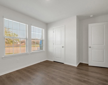 1000 Homestead Lane - Photo Thumbnail 15