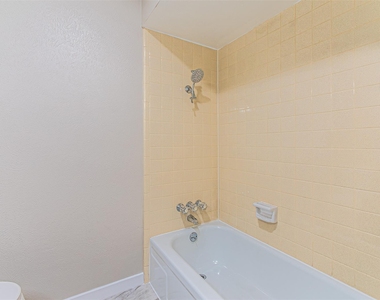 1509 Crockett Street - Photo Thumbnail 17