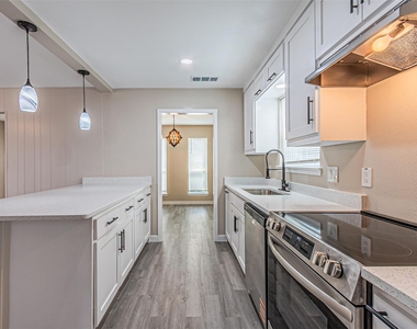 1509 Crockett Street - Photo Thumbnail 9