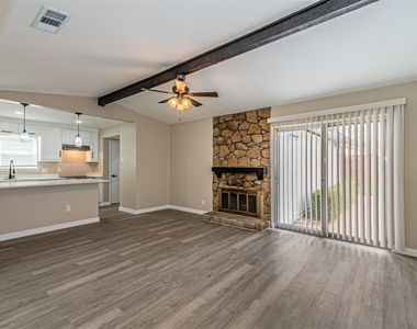 1509 Crockett Street - Photo Thumbnail 15