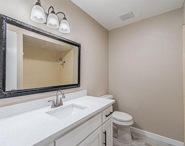 1509 Crockett Street - Photo Thumbnail 16