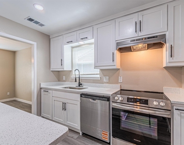 1509 Crockett Street - Photo Thumbnail 8