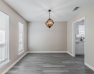 1509 Crockett Street - Photo Thumbnail 5