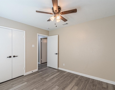 1509 Crockett Street - Photo Thumbnail 21