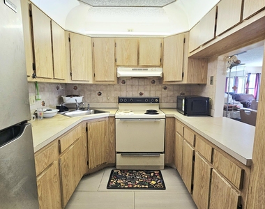 1004 Green Pine Boulevard - Photo Thumbnail 8