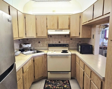 1004 Green Pine Boulevard - Photo Thumbnail 9