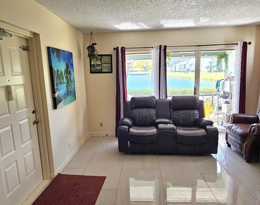 1004 Green Pine Boulevard - Photo Thumbnail 4