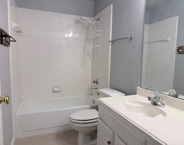 1425 Honey Locust Drive - Photo Thumbnail 5