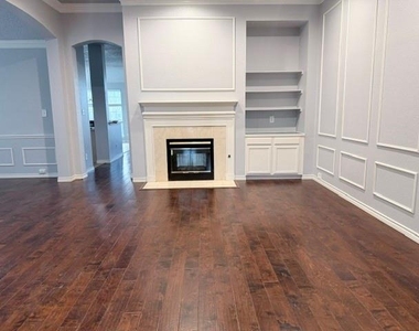 1425 Honey Locust Drive - Photo Thumbnail 4
