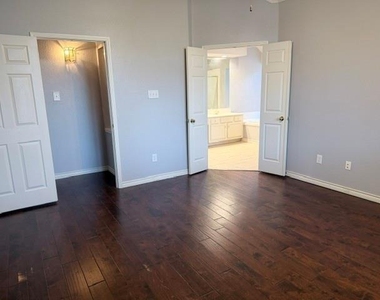 1425 Honey Locust Drive - Photo Thumbnail 9
