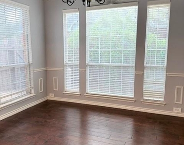1425 Honey Locust Drive - Photo Thumbnail 2