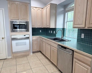 1425 Honey Locust Drive - Photo Thumbnail 6