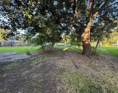 2408 19th Street - Photo Thumbnail 4