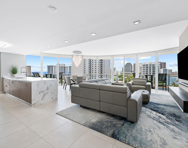 401 N Birch Road - Photo Thumbnail 3