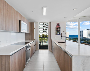 401 N Birch Road - Photo Thumbnail 5