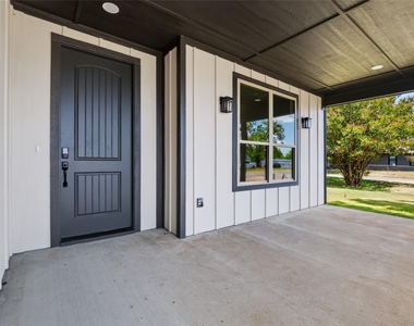 52 Graves Circle - Photo Thumbnail 1