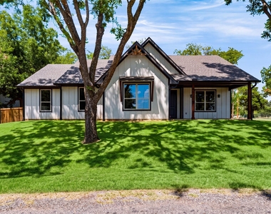 52 Graves Circle - Photo Thumbnail 18