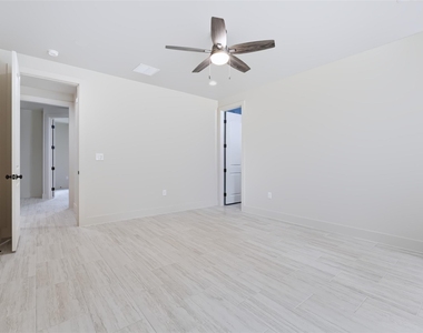 52 Graves Circle - Photo Thumbnail 15