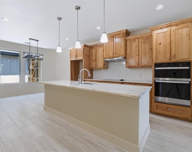 52 Graves Circle - Photo Thumbnail 4