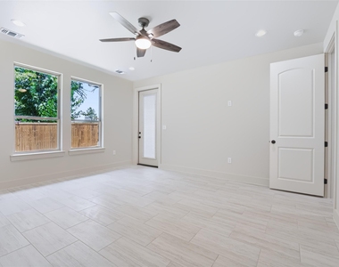 52 Graves Circle - Photo Thumbnail 13