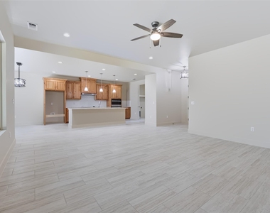 52 Graves Circle - Photo Thumbnail 3