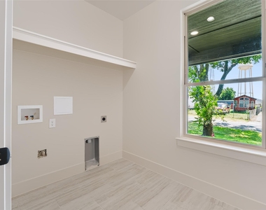 52 Graves Circle - Photo Thumbnail 12