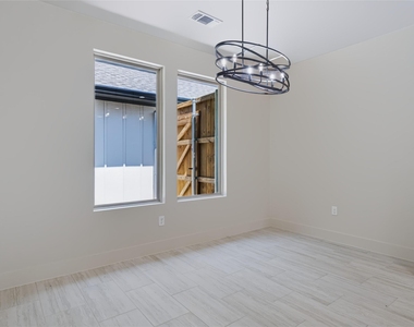 52 Graves Circle - Photo Thumbnail 7