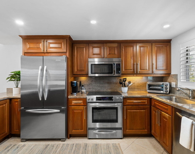 511 Bayshore Drive - Photo Thumbnail 7