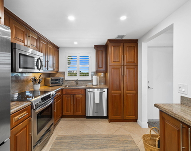 511 Bayshore Drive - Photo Thumbnail 9