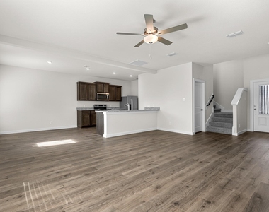 1702 Paul Drive - Photo Thumbnail 3