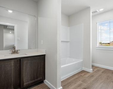 1702 Paul Drive - Photo Thumbnail 6