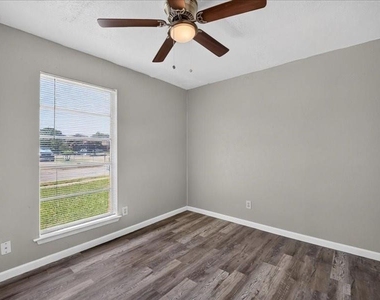 3205 Pacesetter Drive - Photo Thumbnail 11