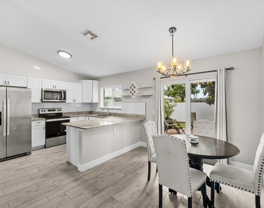 265 Sw Dalton Circle - Photo Thumbnail 5