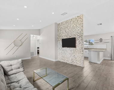 265 Sw Dalton Circle - Photo Thumbnail 2