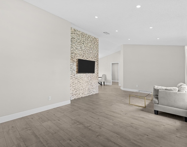 265 Sw Dalton Circle - Photo Thumbnail 4