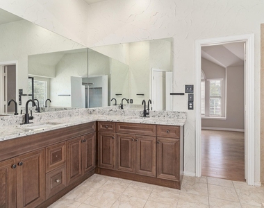 7849 Lake Meredith Way - Photo Thumbnail 15