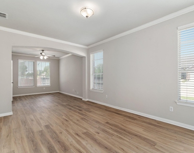 7849 Lake Meredith Way - Photo Thumbnail 3