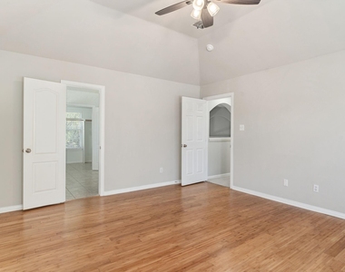 7849 Lake Meredith Way - Photo Thumbnail 14