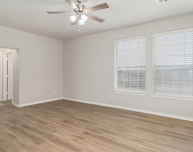 7849 Lake Meredith Way - Photo Thumbnail 11