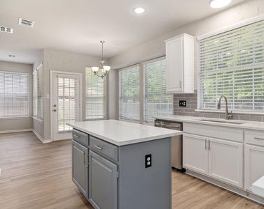 7849 Lake Meredith Way - Photo Thumbnail 6