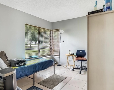 2355 Sw 15th - Photo Thumbnail 5