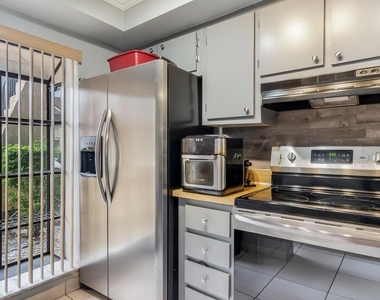 2355 Sw 15th - Photo Thumbnail 4