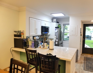 2226 N Cypress Bend Drive - Photo Thumbnail 6
