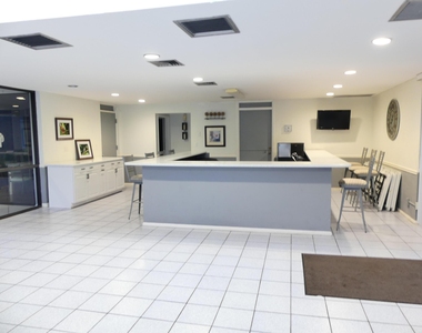 2226 N Cypress Bend Drive - Photo Thumbnail 34