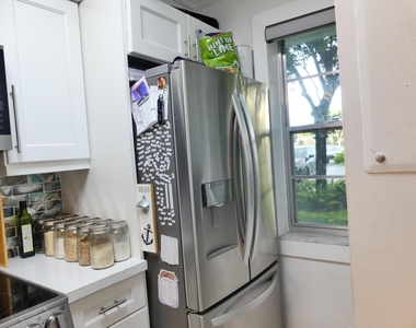 2226 N Cypress Bend Drive - Photo Thumbnail 5