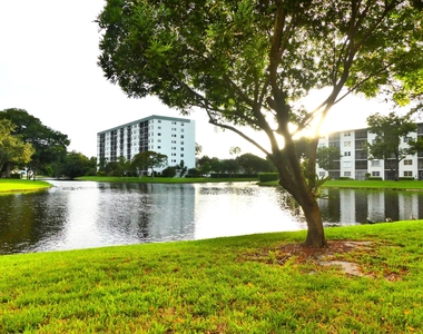 2226 N Cypress Bend Drive - Photo Thumbnail 27