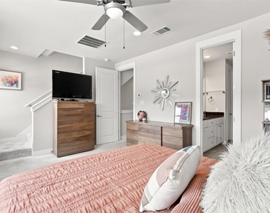 1114 S Adams Street - Photo Thumbnail 32