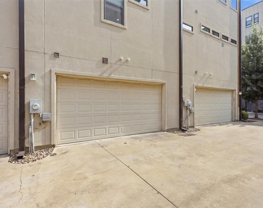 1114 S Adams Street - Photo Thumbnail 2